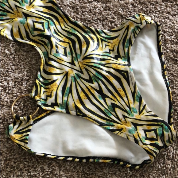 Apple Bottom Monokini swimsuit - Picture 2 of 4